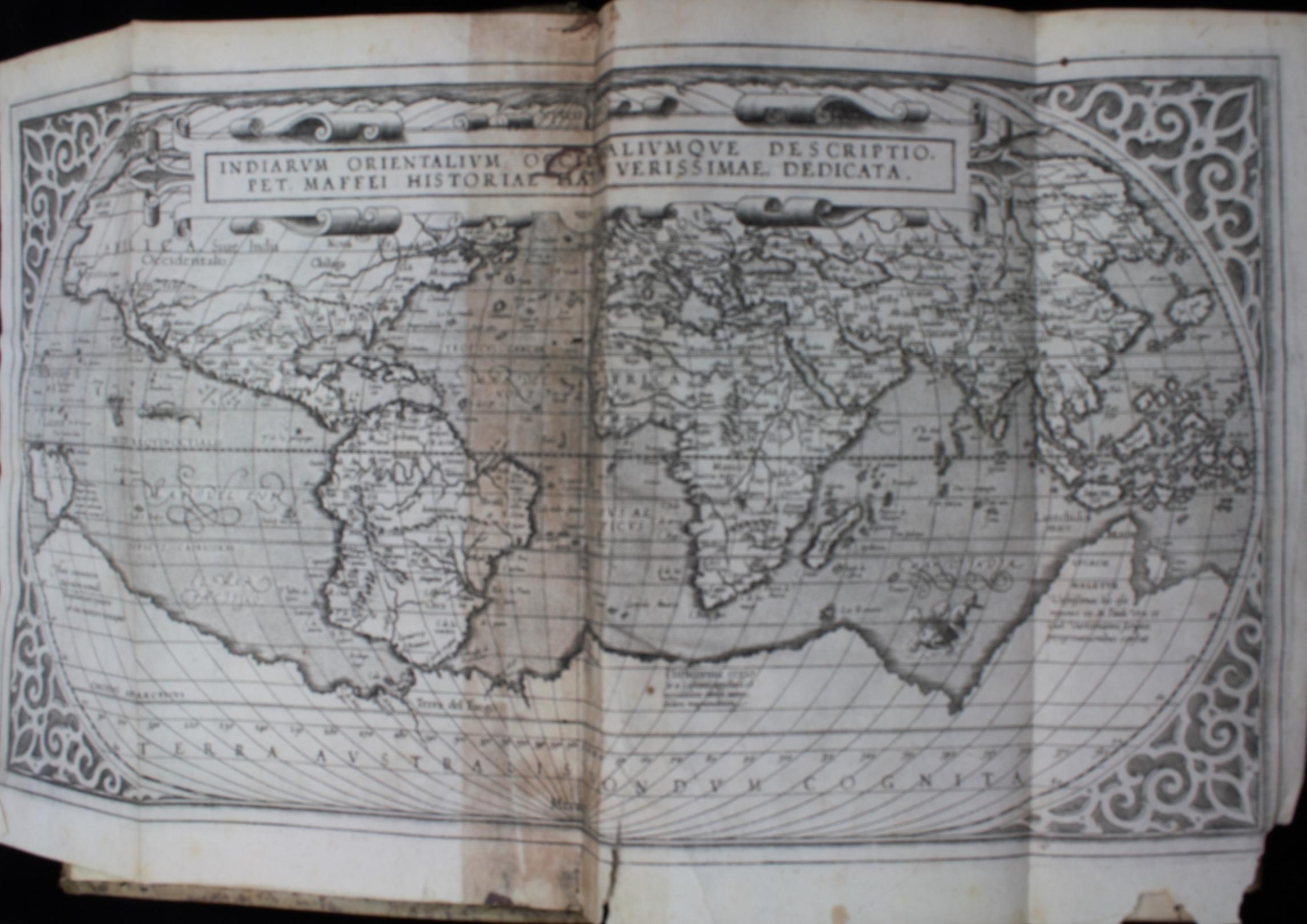 Weltkarte noch ohne Australien, aber mit einem fiktiven Südkontinent (Terra Australis nondum cognita) aus Maffei