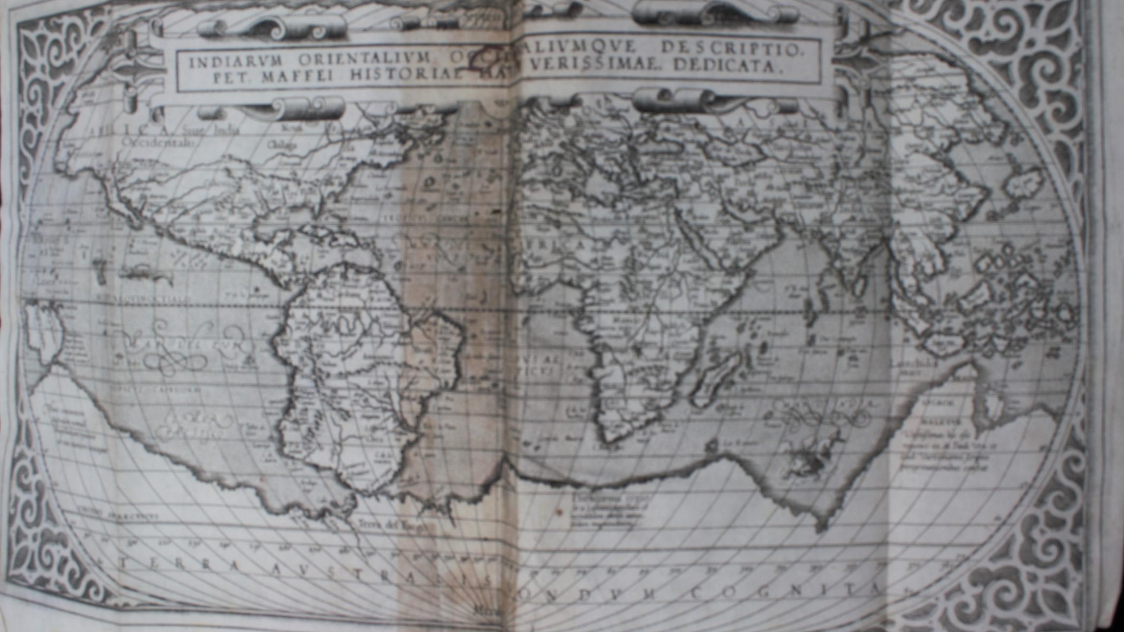 Weltkarte noch ohne Australien, aber mit einem fiktiven Südkontinent (Terra Australis nondum cognita) aus Maffei