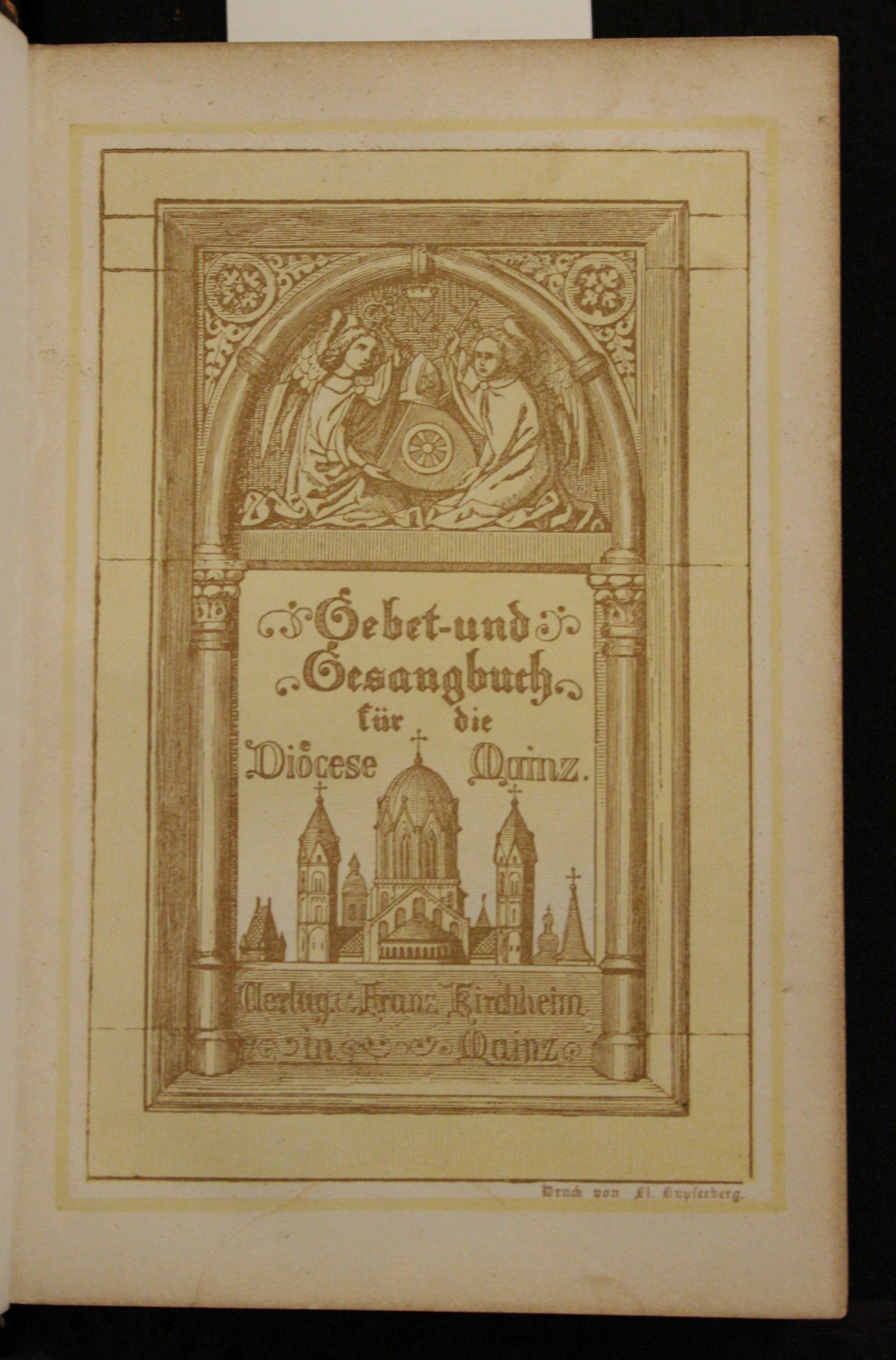 Impressionen aus der Ausstellung: Kettelersches Gesangbuch 1865 (Signatur: GSB-D Mainz 1865)