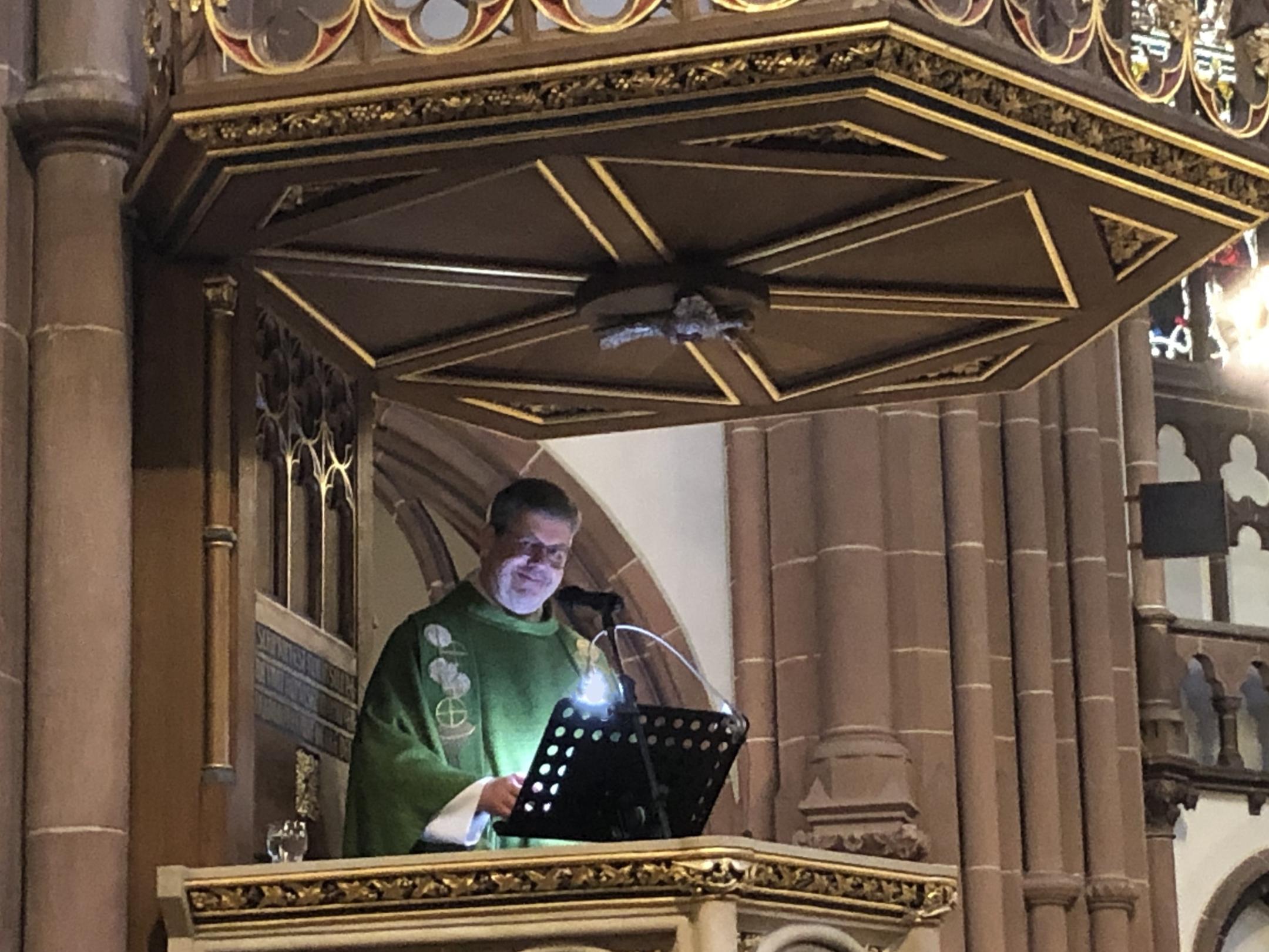 Pfarrer Thomas Meurer in der Kanzel - Dom St. Peter Heppenheim - 11.02.2024